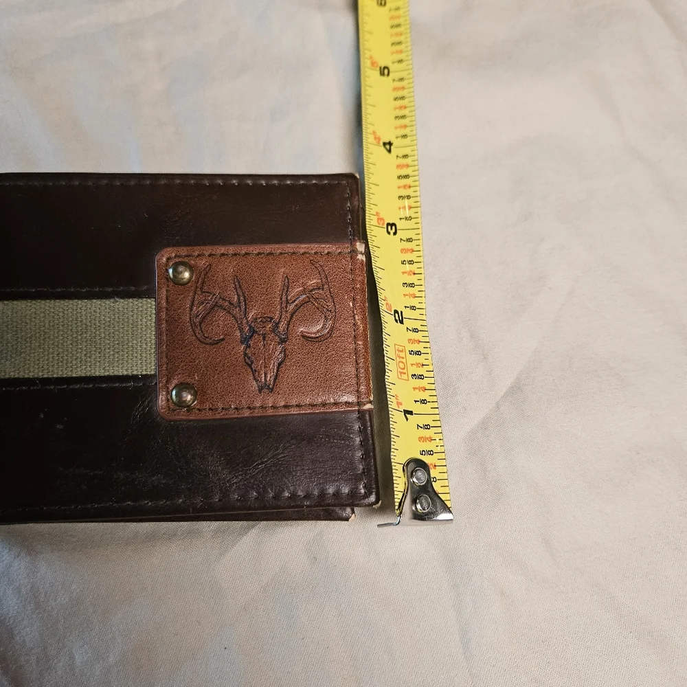 Durable Vegan Leather Men's Wallet‎ Hunting Theme Embossed Deer Skull Bi Fold